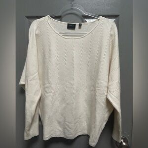 Cyrus Women's Elegant Cream Sweater Size large